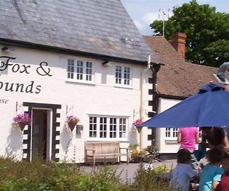 Hotel The Fox & Hounds à Faringdon Extérieur photo
