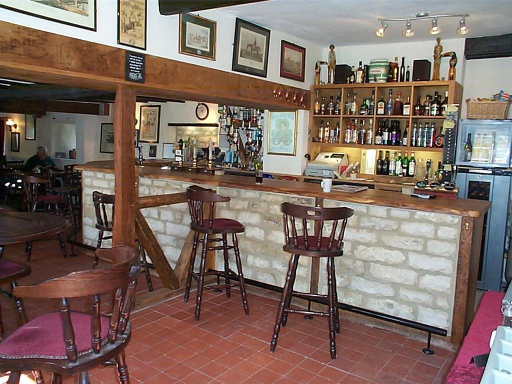 Hotel The Fox & Hounds à Faringdon Extérieur photo
