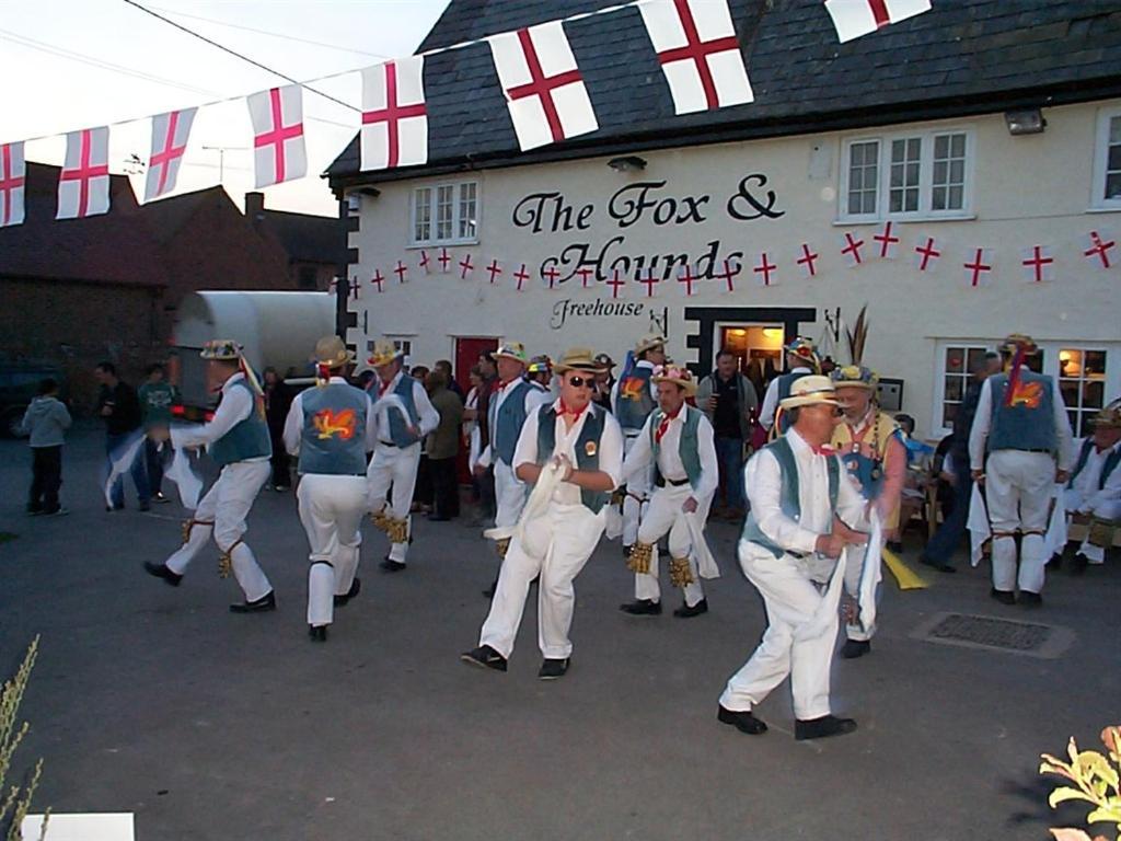 Hotel The Fox & Hounds à Faringdon Extérieur photo
